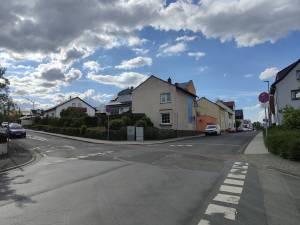 Unübersichtlicher Kreuzungsbereich Emser Straße / Beethovenstraße und andere