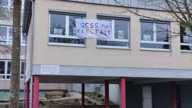 Banner an der Johann-Christian-Senckenberg-Schule in Runkel (15.02.2025)